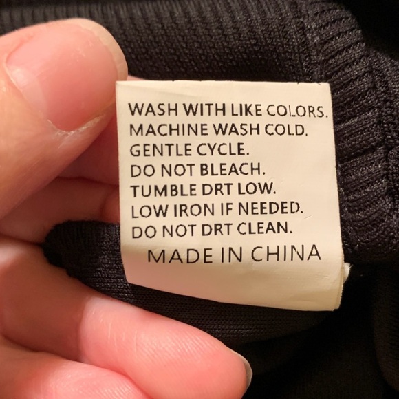 Women's Solid Color Woven V-neck Long Sleeve Top w/ button front - Picture 10 of 10